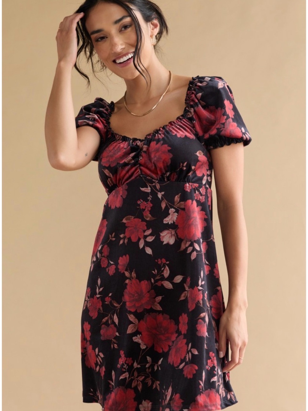 Francesca's Collections Black Floral Puff-Sleeve Chemise with Red Blooms